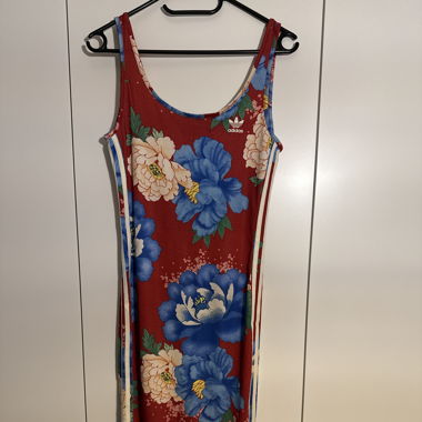 maxi adidas blumen Kleid
