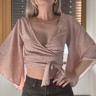 Rosa top mit Fledermausärmeln und Blumenmuster