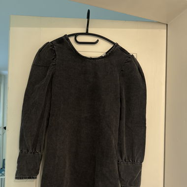 Süsses Jeanskleid mit Langarm Puffärmeln