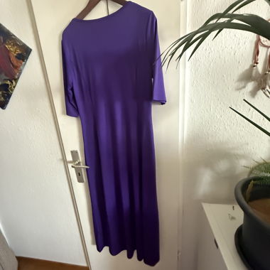 Violettes Kleid