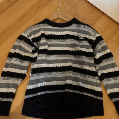 Dreifarbiger Pullover