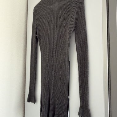 Abito in maglia a coste grigio