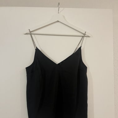 Schwarzes Top mit glizer Träger