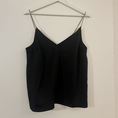 Schwarzes Top mit glizer Träger
