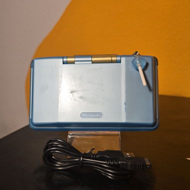 Nintendo DS Original avec câble de chargement