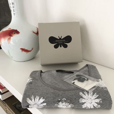 Grau meliertes Weekend T-Shirt mit Paillettenstickerei von MaxMara