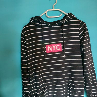 Stylischer Hoodie schwarz/weiss gestreift Grösse M