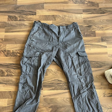 Graue Cargohose