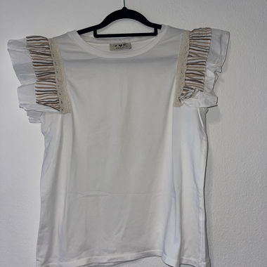 T-shirt blanc à manches volantées