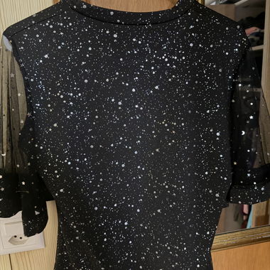Blusa nera con stelle