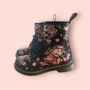 Dr. Martens AirWair flowers black