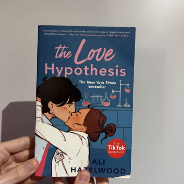 The Love Hypothesis Buch