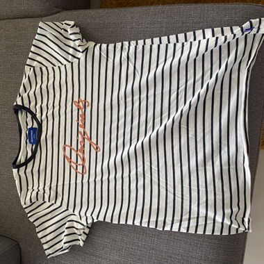 T-shirt rayé blanc et bleu