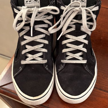 Zugelassene Motorradschuhe