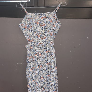 Robe florale sans manches