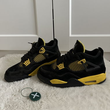 Jordan 4 Black Thunder
