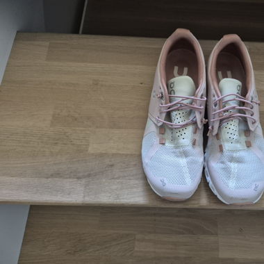 On Sneakers, old pink, size 38, like new