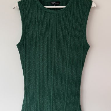 Green ribbed knit dress without sleeves