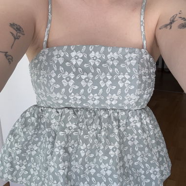 Débardeur floral gris