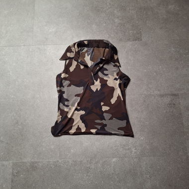 Top à col imprimé camouflage marron et kaki