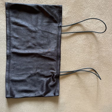 Schwarzes Top
