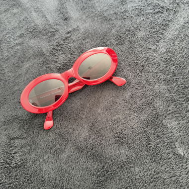 Vintage Oval Red Sunglasses
