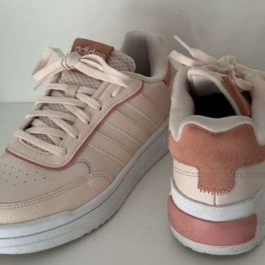 Rosa Adidas-Sneaker