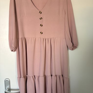 Rosa Kleid mit Knopfleiste