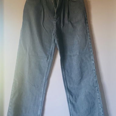 Weite schwarze Jeans