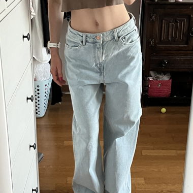 Hellblaue baggy Jeans 