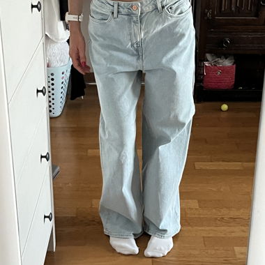 Hellblaue baggy Jeans 