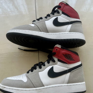 Jordan 1 Retro High Light Smoke Grey