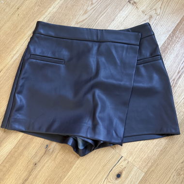 AMISU Faux Leather Skort