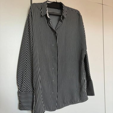 Blusa Mango a righe verticali bianche e nere