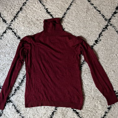 Bordeaux turtleneck sweater