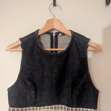 Crop Top aus Jeansstoff mit Strass-Fransen