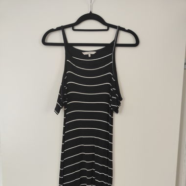 Robe à manches épaules dénudées