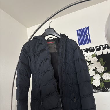 Prada Winterjacke mit Kapuze