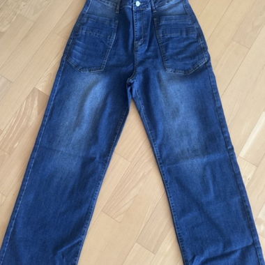 Jean foncé avec poches, taille L