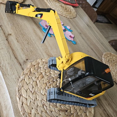 Escavatore giocattolo CAT