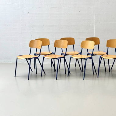 6 Atelier Stapelstühle mit blauem Gestell  
