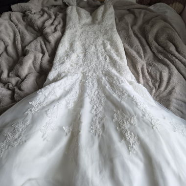 Abito da sposa bianco con pizzo