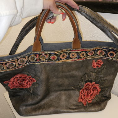 Sac cabas noir brodé 