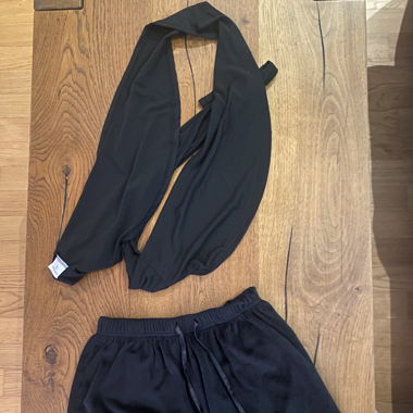 Schnüroberteil und Hotpants in dicker Seide Gr. S