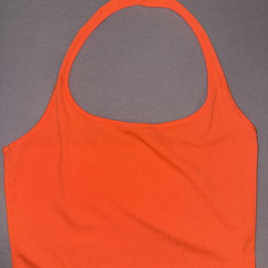 Top con collo a fascia