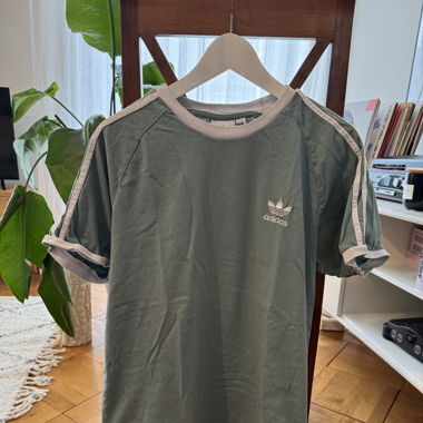 Adidas t-shirt 