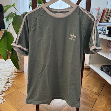 Adidas t-shirt 