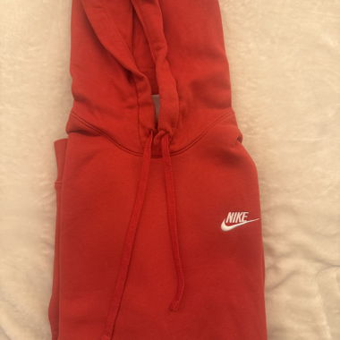 Roter Nike Hoodie mit Kapuze