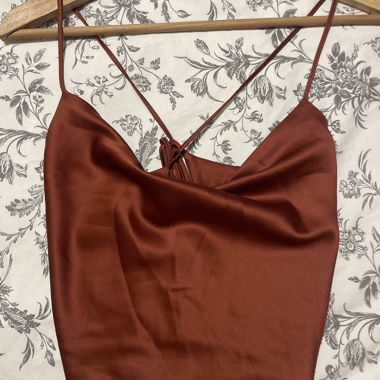 Rotes Satin-Top