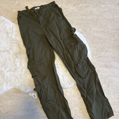 Pantalone cargo color kaki